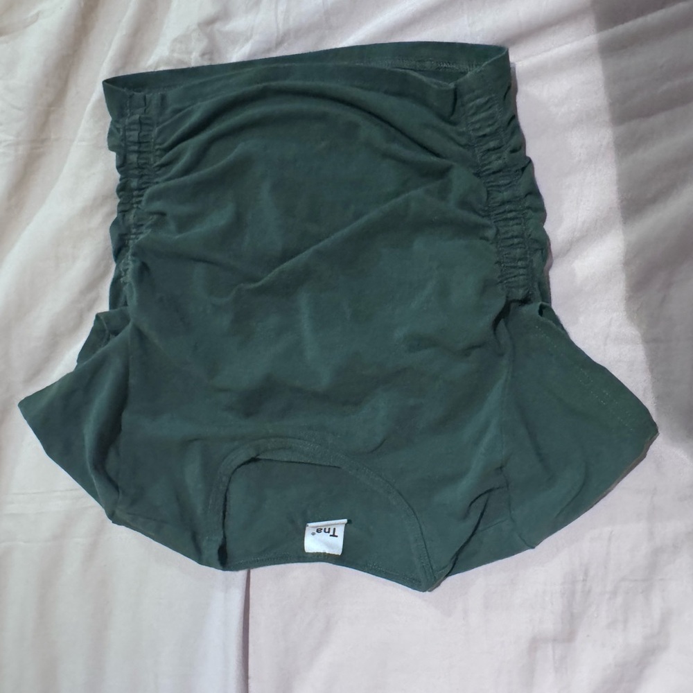 Aritzia TNA brand Crop Top in color green! Size: XS